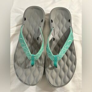 Columbia Omni- Grip Slip On Flip Flop Techlite Sandals Shoes Women's Size 8